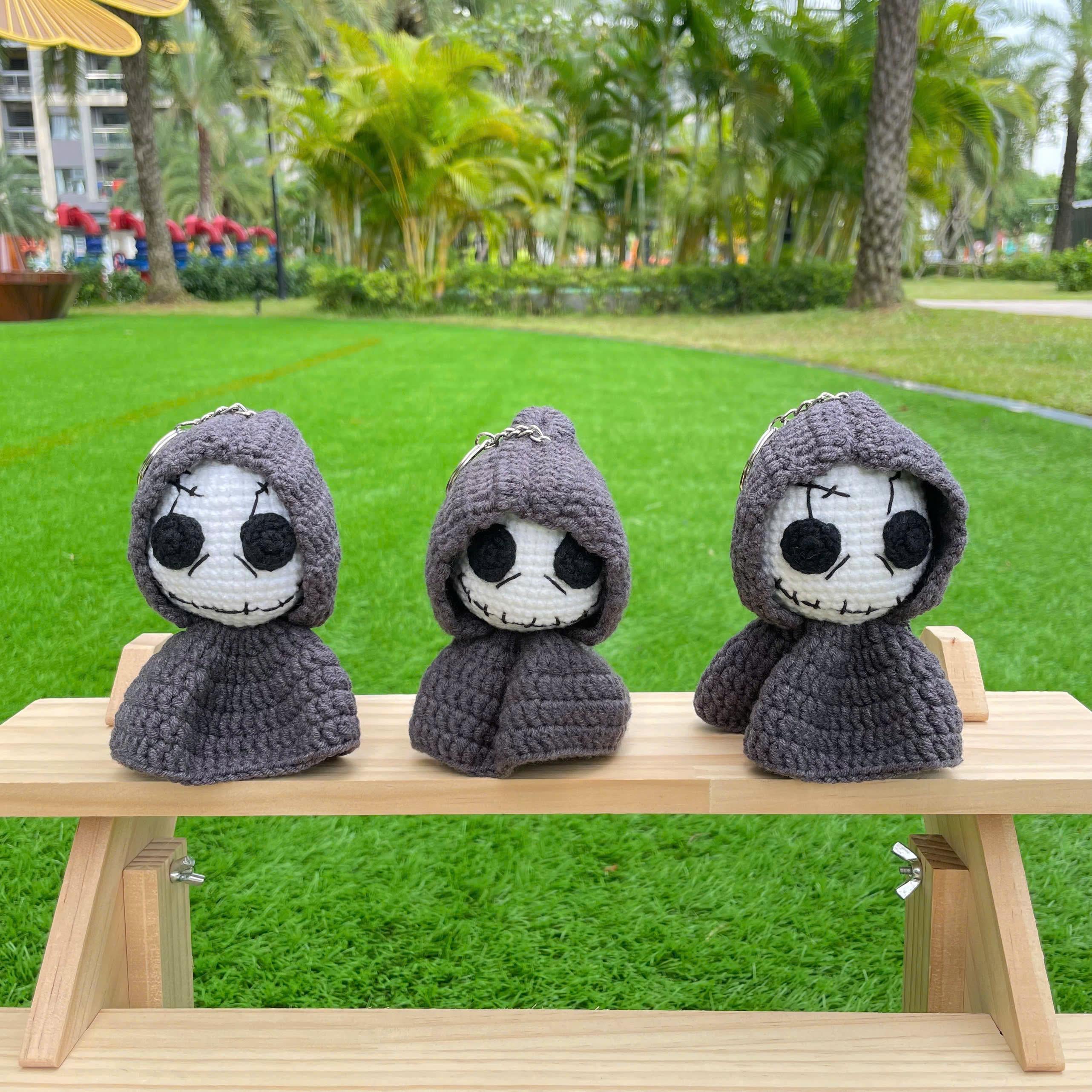 Creepy Crochet Halloween Death Keychain, Handmade Grim Reaper Amigurumi Plush, Spooky Horror Gift, Gothic Bag Charm, Scary Decoration