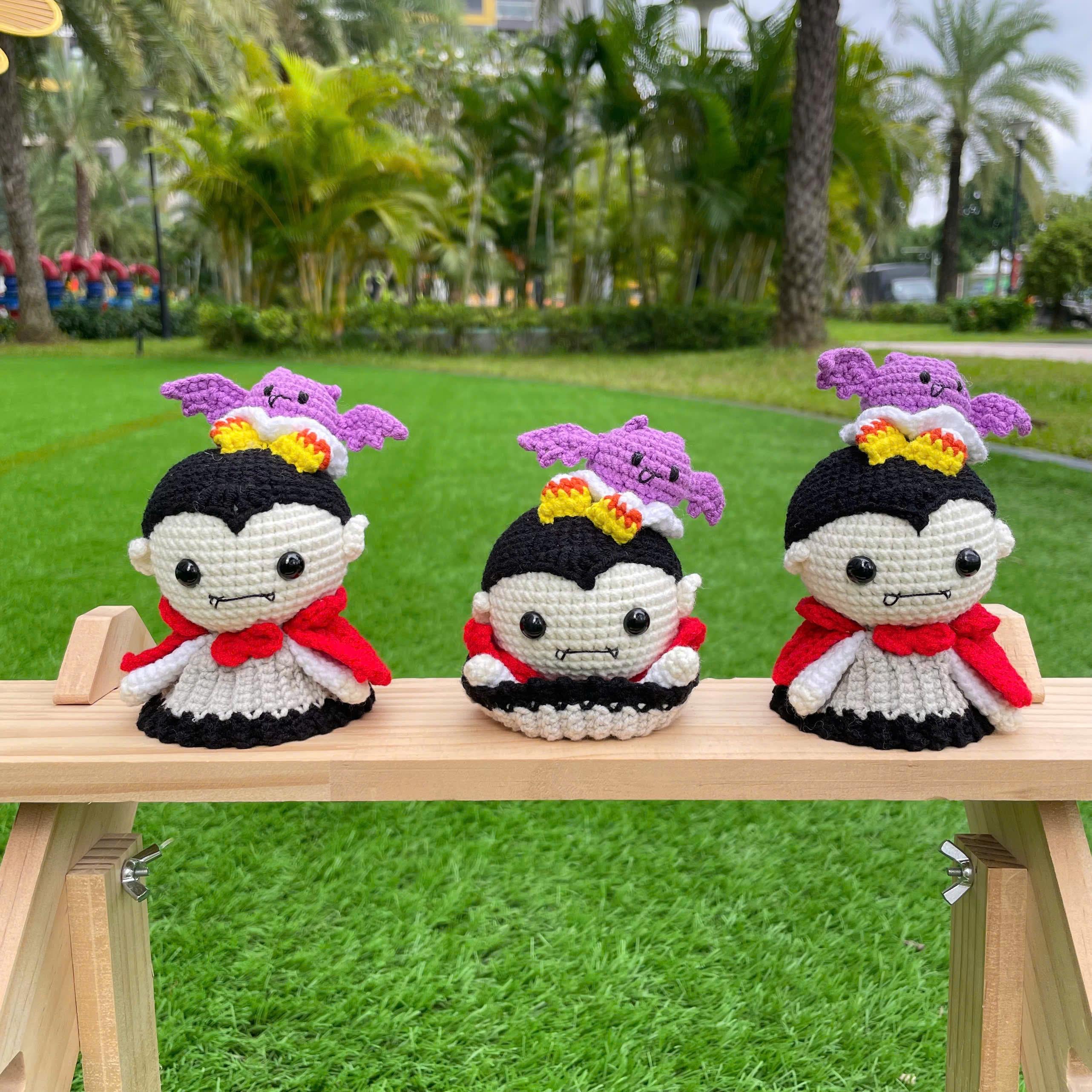 Creepy Crochet Halloween Keychain, Handmade Amigurumi Plush Charm, Spooky Bag Accessory, Horror Fan Gift, Gothic Plushie, Scary Decoration